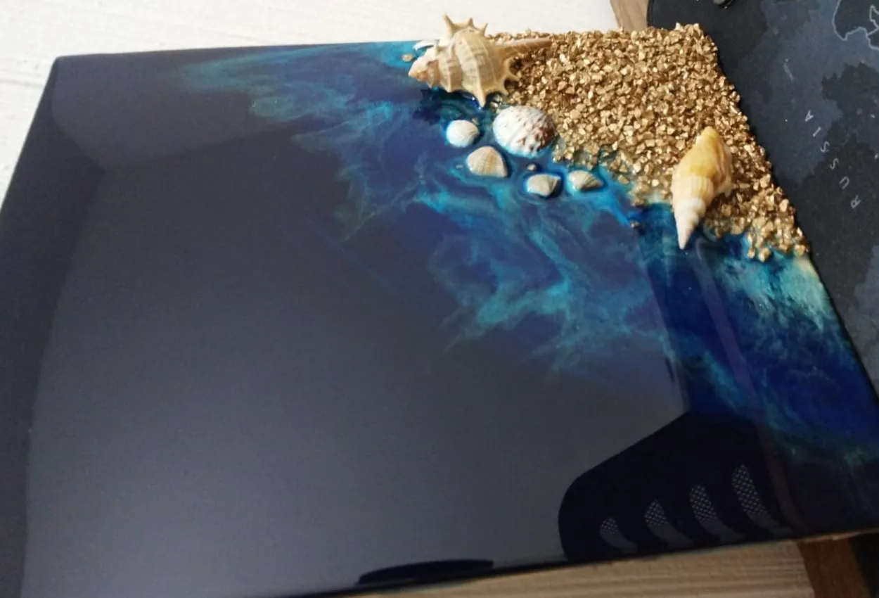 Cuadro de resina con efecto de mar, arena y conchas